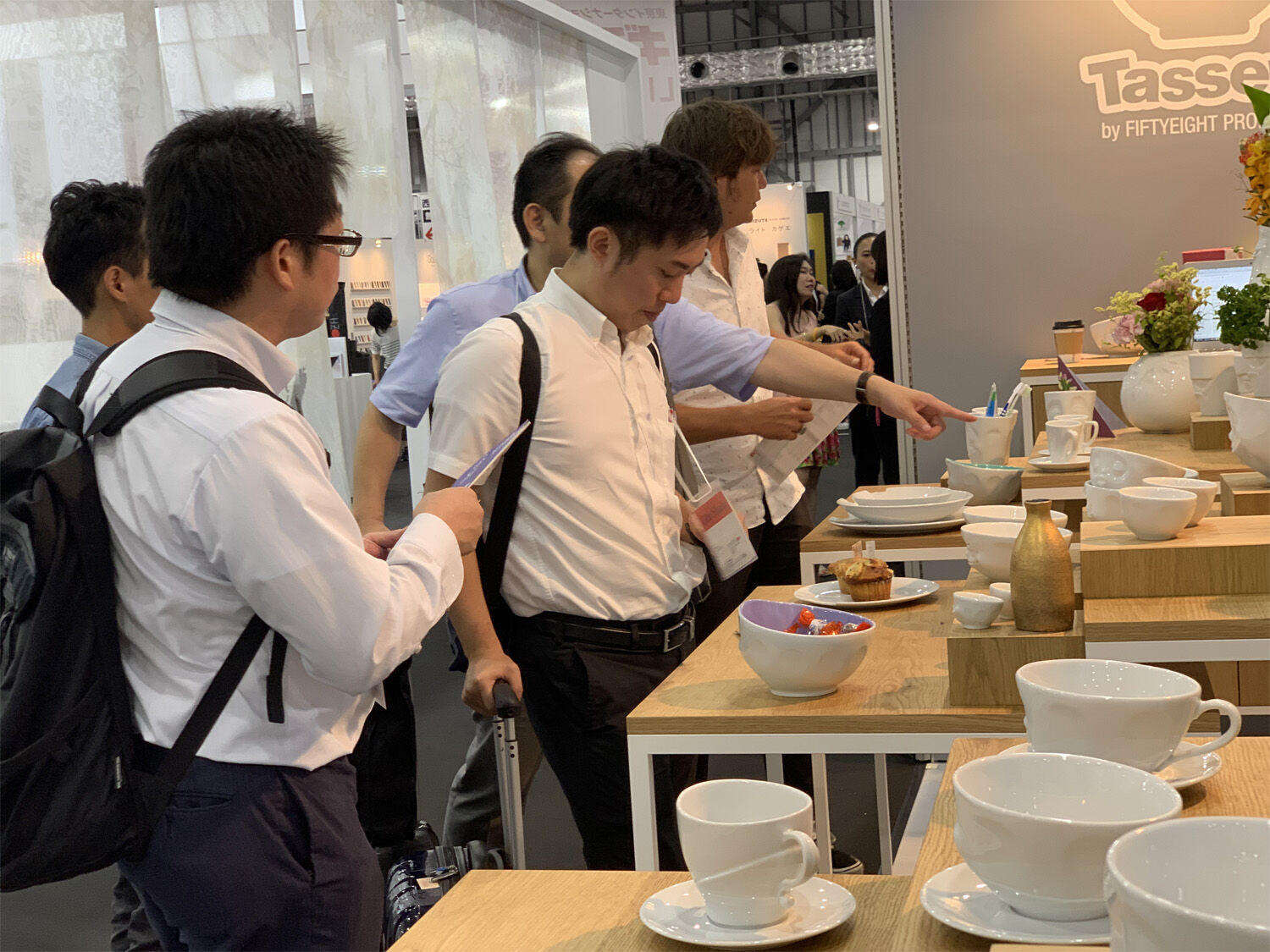  Today, we travel internationally with our trade fair stands and our products are represented in 60 countries. Our presence in Frankfurt am Main at the world's leading consumer goods trade fair "Ambiente" was very helpful. Store owners come from far and wide in search of new products for their shops. Over the years, we were able to establish international contacts with people who recognised our potential. We even met some of our long-term sales partners this way. 