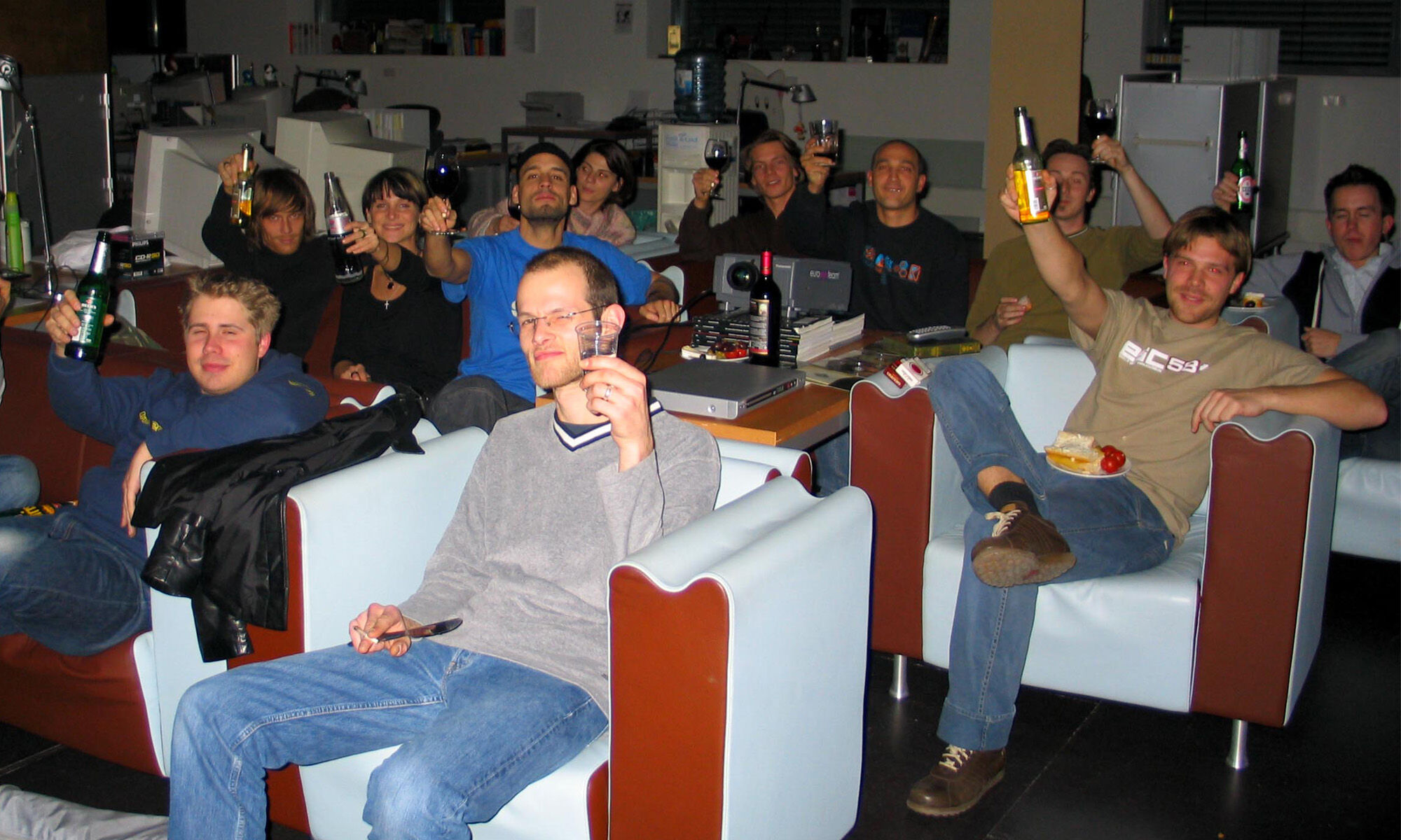  One thing that was extremely helpful: We already had a great team, many of them from the founding years of FIFTYEIGHT ANIMATION. It didn't take a lot of persuasion. Everyone was very enthusiastic. That was also important, because we had to keep business going. With the products project on top. So more work for everyone and investments from current business activity. No credit, no banks. 