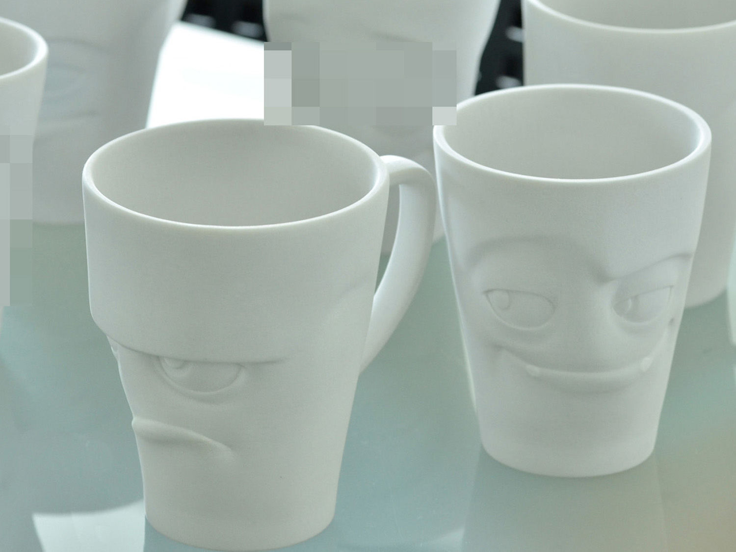 Overall, the aesthetics of the mugs are rather unique. How did you create the look that is a bit of a departure from previous bowls and cups? ??????? Like I said, we were trying to create a counterpoint to our previous TASSEN products. Something like a new species within the same universe. Their common features are in the curvature of the porcelain, as well as the material itself. The new line enables us to tell new jokes and stories with our mugs, and we can expand our humor and storytelling capabilities by bringing them onboard.