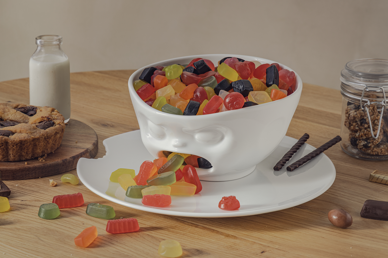 That’s because firing porcelain in the high-temperature oven is already an art of its own. But when you add a gaping hole in the front of the bowl to the equation, it gets even more complicated. Then again, we’re known for always enjoying a challenge, especially when a crazy new product is involved. Speaking of crazy: Maybe the new ‘barfing’ bowl is totally bonkers at first sight, but upon closer inspection it’s also kind of endearing and definitely an eye catcher. Just to say we told you – disclaimer! – this one is not meant for enjoying soup or other liquids (duh). But the bowl definitely adds a spectacular presentation to sweet and salty treats that snack lovers can’t get enough of while putting a literal twist on tossing one’s cookies.