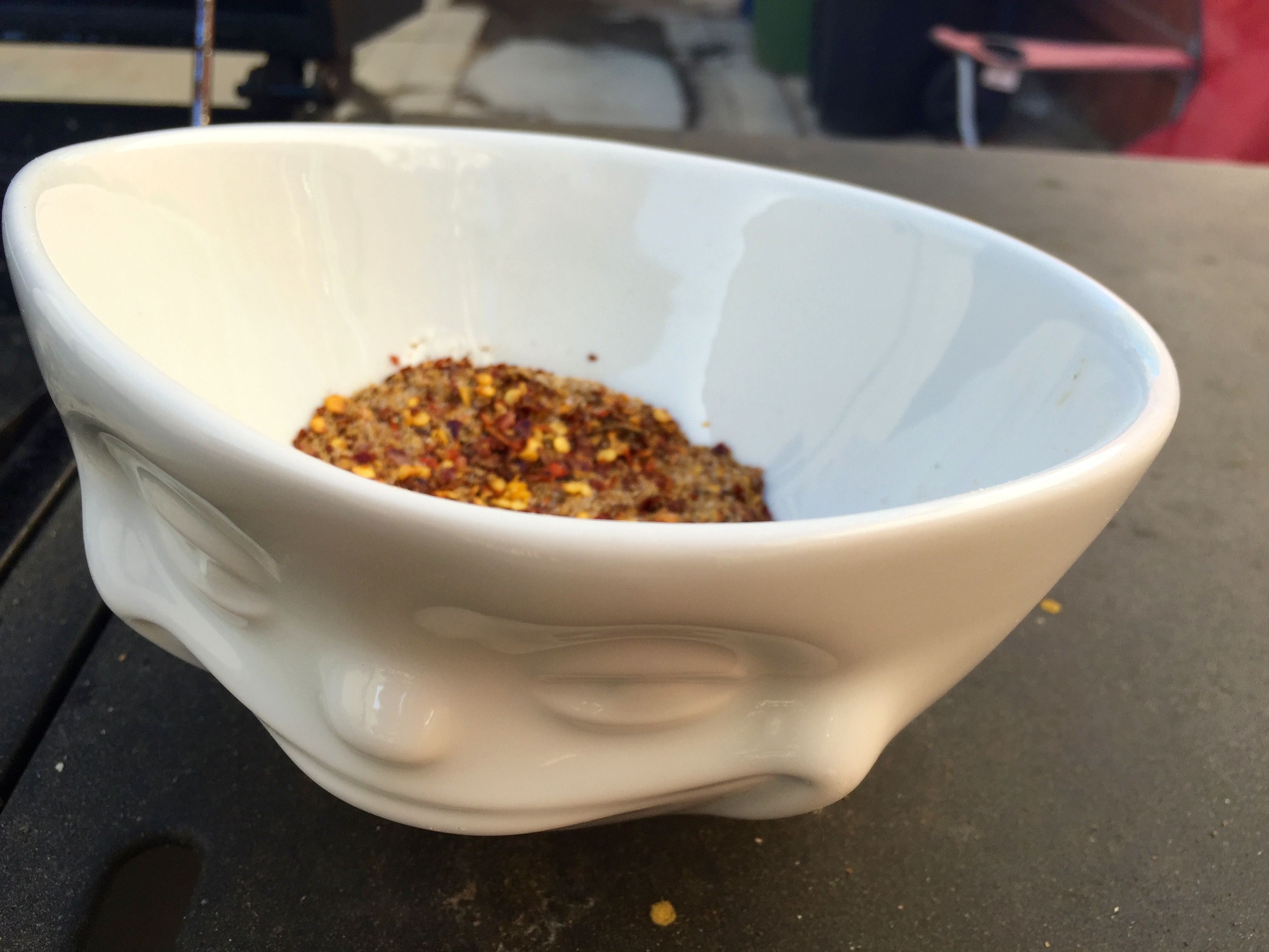 5. Soak the wooden skewers in cold water for 1 hour before grilling. Wash the cilantro and serve as garnish.